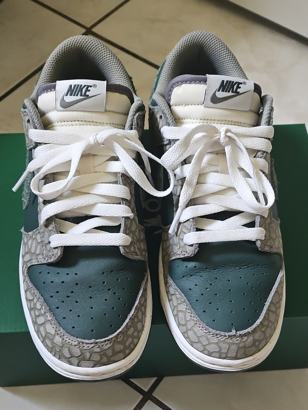 Nike Low-Top Sneakers in Teal, Gray and White